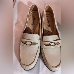 Life Stride Women's Beige Loafers with Gold Accent